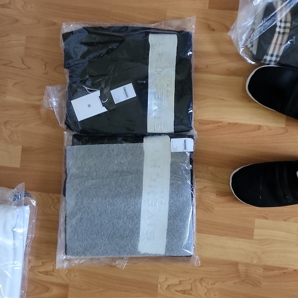 GIVENCHY HOODIE - Picture 4 of 4